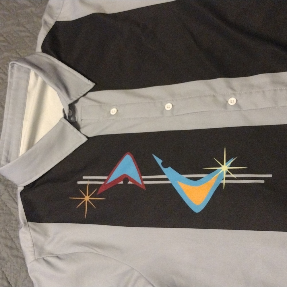 Stylish Hawaiian Gray and Black Men's Shirt - Picture 2 of 5